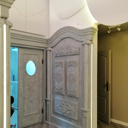 Ușă sculptată