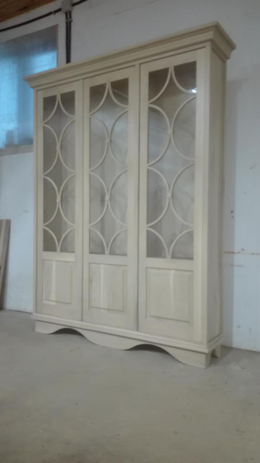 Vitrină albă
