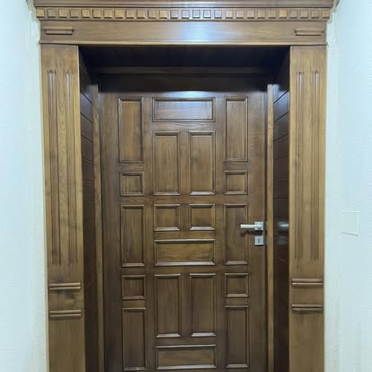 Ușă nuc