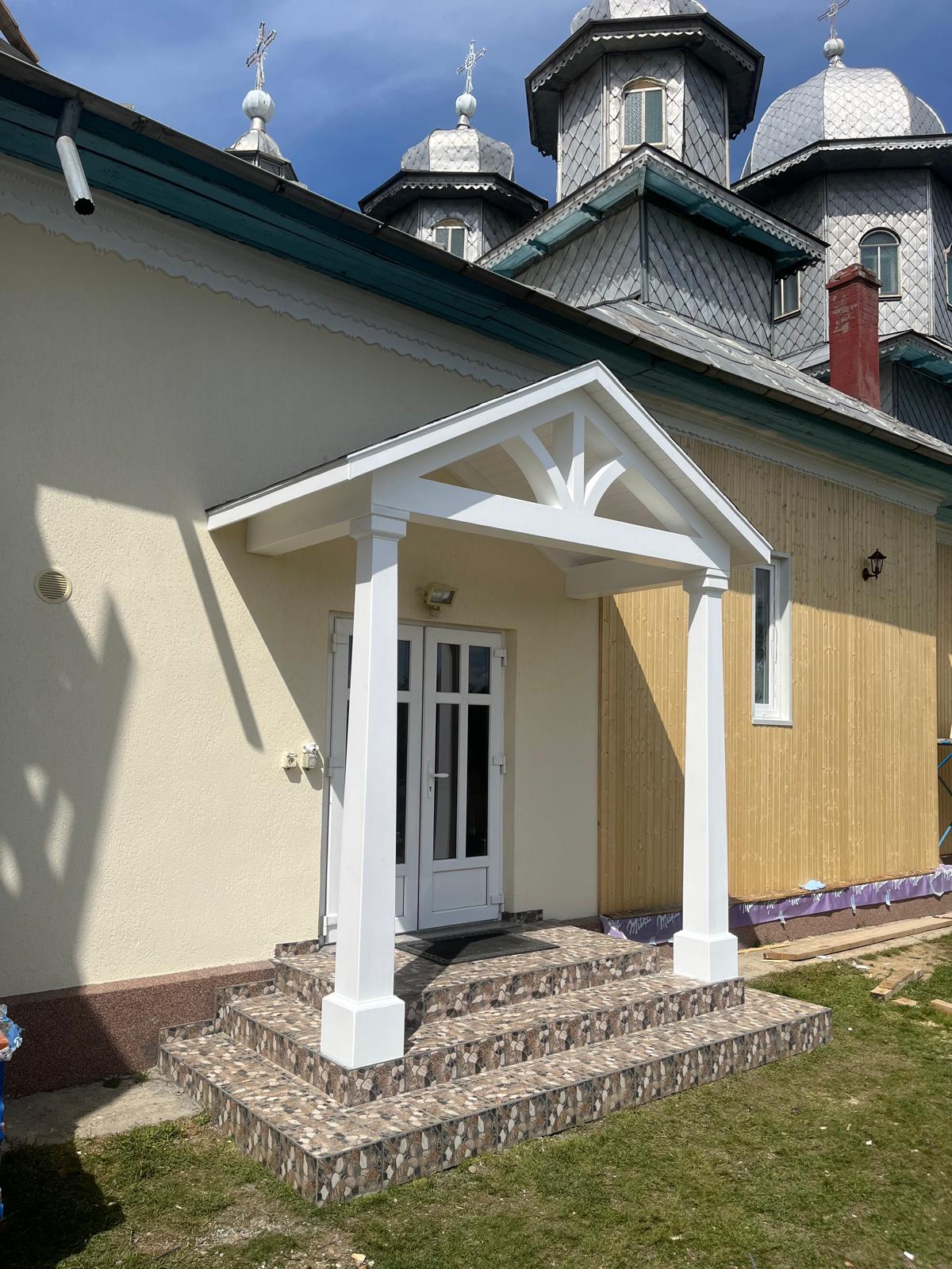 Portal biserică